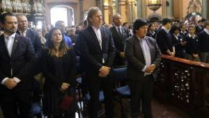 El técnico de la Selección Peruana asistió a la misa en homenaje al 'Cristo Moreno'.