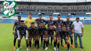 Platense presentó en su alineación los jugadores argentinos a prueba y a César Oseguera como capitán.