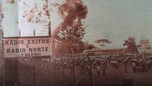 El estadio Olímpico en 1974 tenía graderías de madera cuando fue incendiado.