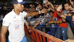 El delantero Carlo Costly fue de los jugadores más aclamados y dice que se siente comprometido para salir con todo contra los australianos. Foto Delmer Martínez