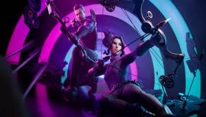Hawkeye y Kate Bishop, posando en el fondo de pantalla que llegará a la tienda de Fortnite.