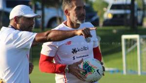El técnico de Costa Rica Gustavo Matosas no confirmó si Bryan Ruiz será titular ante Bermuda. Foto @fedefutbolcrc