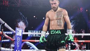 Lomachenko sufrió un fuerte dolor en el hombro en el segundo asalto de la pelea ante Teófimo, aseguró Klimas.