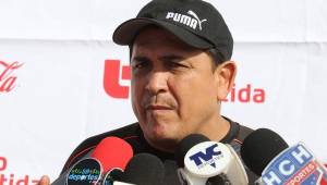 El entrenador del Olimpia, Nahún Espinoza, es sincero, sabe que su equipo no ha jugado bien pero espera dar el puntapié al Motagua el domingo. Foto Ronal Aceituno