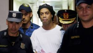 Ronaldinho confiesa que no ha sido fácil todo lo que ha vivido tras su arresto en Paraguay.