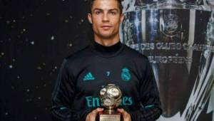 Cristiano se llevó el trofeo de máximo goleador del año anterior.