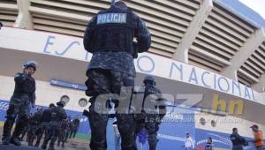 La policía se tomó las afueras del estadio Nacional desde las 11:00 de la mañana