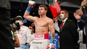 El mexicano Saúl 'Canelo' Álvarez machacó al turco Yildirim en tres asaltos en el Hard Rock Stadium de Miami. Foto AFP