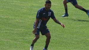 'Chino' López entrena con la Selección de Honduras en el estadio Nacional.