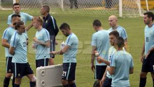 Los australianos en su primer entrenamiento en terrotorio hondureño. El grupo se termina de completar esta noche. Fotos DIEZ, Amilcar Izaguirre