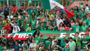 La barra del Marathón alentando a su equipo en uno de los partidos que ha disputado en el Yankel Rosenthal.