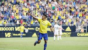 El hondureño Antony 'Choco' Lozano celebrando uno de los goles del Cádiz anotado en el Ramón de Carranza esta temporada. Foto cortesía