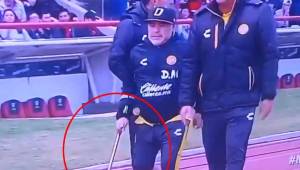 Diego Maradona sufre una severa artrosis en sus dos rodillas, según su doctor.