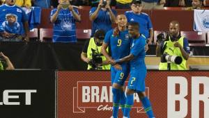 Richarlison, delantero del Everton, le marcó doblete a la selección de El Salvador.