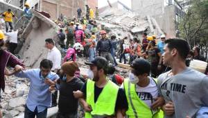 El caos es impresionante en la Ciudad de México luego del terremoto de 7-1 grados que sacudió al país azteca este martes. Foto AFP