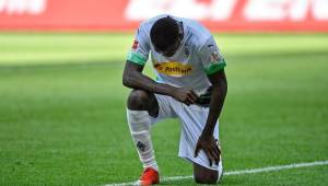 La imagen del momento: El hijo de Lilian Thuram homenajeó tras su primer gol a George Floyd.