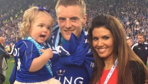 Jamie Vardy junto a su familia luego de conquistar la Premier League.