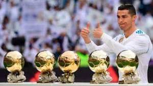 Cristiano Ronaldo mostró hoy sus cinco balones de oro, cuatro de ellos han sido con el Real Madrid y el primero con el United.