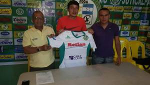 Israel Fonseca firmó por un año con el Juticalpa FC.