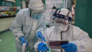 Funcionarios de inteligencia y seguridad nacional de EE.UU dicen que el Gobierno está estudiando la posibilidad de que el nuevo coronavirus se haya originado en un laboratorio chino en lugar de un mercado.