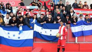 El Choco Lozano ha sido arropado por los miles de hondureños que radican en Girona, España. Ya se organizaron para llegar a darle aliento en el Montilivi.