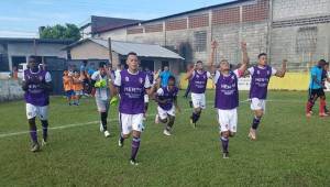 Tela enfrenta a La Ensenada en el estadio Alfredo León Gómez.