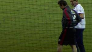 Momento en en que Julen Lopetegui y Fernando Hierro caminaban por el campo de entrenamiento.