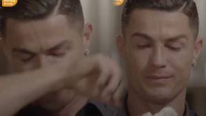 Cristiano Ronaldo no pudo contener las lágrimas por un video inédito de su padre en una entrevista para ITV.
