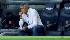 Quique Setién se mostró ansioso durante todo el partido ante el Osasuna, mismo que terminó perdiendo con el Barcelona.