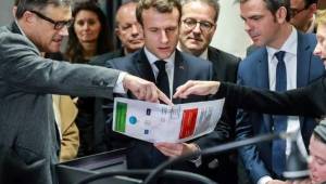 El presidente Macron anuncia un plan de 300.000 millones para evitar la quiebra de empresas.
