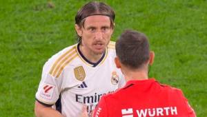 Modric se mostró indignado con el árbitro Cuadra Fernández durante el Cádiz-Real Madrid.