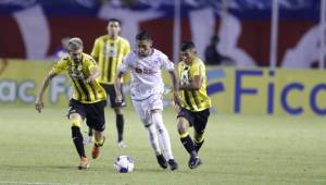 Duelo entre Olimpia y Real España en su último encuentro en el Torneo Clausura 2020 en el Olímpico Metropolitano.