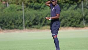 La carrera de Suazo como entrenador comienza a tomar forma.