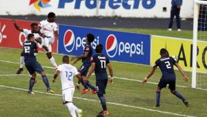 Olimpia ganó el último clásico sobre el ocaso del partido con gol de Dabirson Castillo.
