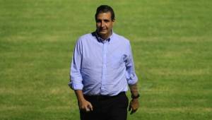 El presidente de la Fenafuth, Jorge Salomón durante su presencia en el estadio Nacional. Foto: Ronal Aceituno.