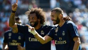 Real Madrid's French forward Karim Benzema (R) celebrates with Real Madrid's Brazilian defender Marcelo after scoring a goal during the Spanish League football match between Celta Vigo and Real Madrid at the Balaidos Stadium in Vigo on August 17, 2019. (Photo by MIGUEL RIOPA / AFP)