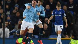 Manchester City's French defender Aymeric Laporte (L) celebrates scoring the opening goal during the English Premier League football match between Everton and Manchester City at Goodison Park in Liverpool, north west England on February 6, 2019. (Photo by Paul ELLIS / AFP) / RESTRICTED TO EDITORIAL USE. No use with unauthorized audio, video, data, fixture lists, club/league logos or 'live' services. Online in-match use limited to 120 images. An additional 40 images may be used in extra time. No video emulation. Social media in-match use limited to 120 images. An additional 40 images may be used in extra time. No use in betting publications, games or single club/league/player publications. /