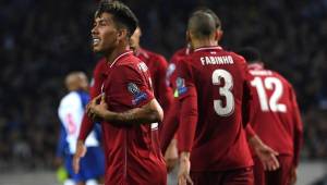 Liverpool's Brazilian midfielder Roberto Firmino celebrates after scoring his team's third goal during the UEFA Champions League quarter-final second leg football match between FC Porto and Liverpool at the Dragao Stadium in Porto on April 17, 2019. (Photo by Paul ELLIS / AFP)