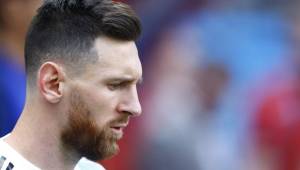 Argentina's forward Lionel Messi looks on during the Russia 2018 World Cup round of 16 football match between France and Argentina at the Kazan Arena in Kazan on June 30, 2018. / AFP PHOTO / BENJAMIN CREMEL / RESTRICTED TO EDITORIAL USE - NO MOBILE PUSH ALERTS/DOWNLOADS