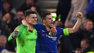 Chelsea's Spanish goalkeeper Kepa Arrizabalaga (L) and Chelsea's Spanish defender Cesar Azpilicueta celebrate victory during the UEFA Europa League semi-final second leg football match between Chelsea and Eintracht Frankfurt at Stamford Bridge in London on May 9, 2019. (Photo by Ben STANSALL / AFP)