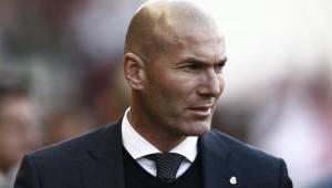 Real Madrid's French coach Zinedine Zidane attends the Spanish League football match between Rayo Vallecano and Real Madrid at the Vallecas Stadium in the Madrid district of Puente de Vallecas on April 28, 2019. (Photo by Benjamin CREMEL / AFP)