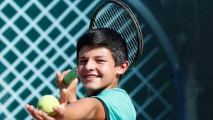 Valentín Vásquez apenas tiene 12 años y tiene un futuro prometedor en el tenis. Foto Neptalí Romero.