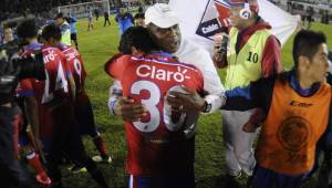 El técnico costarricense salió peleado con los medios y con lágrimas en los ojos. ( Foto: Mi Diario).