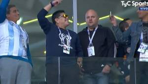 Diego Maradona ha sido ovacionado a su entrada al estadio de Moscú.