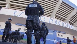 Elementos de la Policía Nacional y elementos de las Fuerzas Especiales darán un resguardo total al compromiso de este miércoles en el estadio Nacional.
