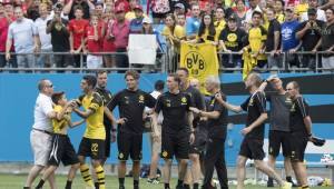 Borussia Dortmund's Christian Pulisic (3rd L) rushes out on the pitch as a fan is detained during the 2018 International Champions Cup at Bank of America Stadium in Charlotte, North Carolina, on July 22, 2018. / AFP PHOTO / JIM WATSON