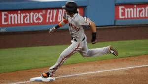 Mauricio Dubón brilló en el cuarto juego de los Gigantes de San Francisco al anotar sus dos primeras carreras de la temporada frente a los Dodgers de Los Ángeles. FOTOS APF