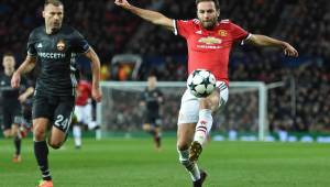 Manchester United's Spanish midfielder Juan Mata (R) controls the ball during the UEFA Champions League Group A football match between Manchester United and CSKA Moscow at Old Trafford in Manchester, north west England on December 5, 2017. / AFP PHOTO / Oli SCARFF