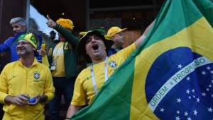 Los aficionados brasileños no ven a su selección favorita para ganar la copa.