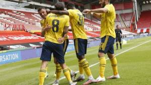 Jugadores de Arsenal celebrando una de sus anotaciones ante Sheffield United.